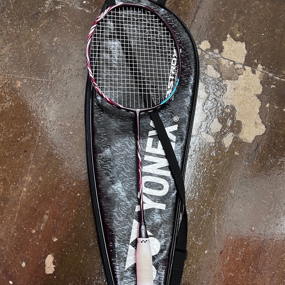 Yonex BadmintonRacquet Astrox 100zz 27Lb Tension Exbolt 63 String Dark Red 4UG6
